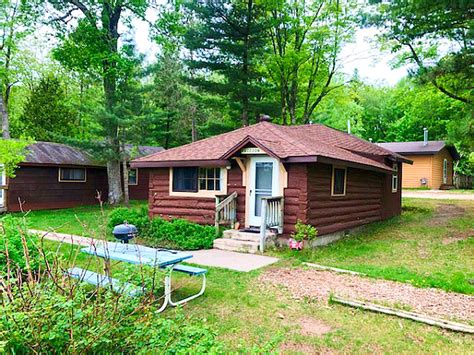 Cozy Cabin with Fireplace near Marquette, Michigan