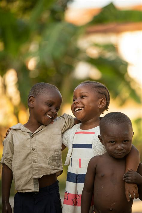 Gratis stockfoto van aarde, afrika, afrikaanse kinderen, authentiek, blij, blootsvoets, buiten ...