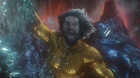 Aquaman Riding The Karathen (Epic Fight Scene) - YouTube