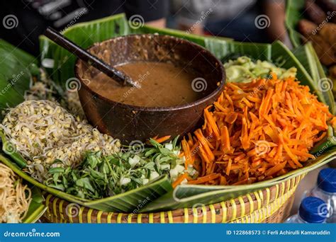 Sayur Pecel with Peanut Sauce Stock Image - Image of indonesian, dish ...