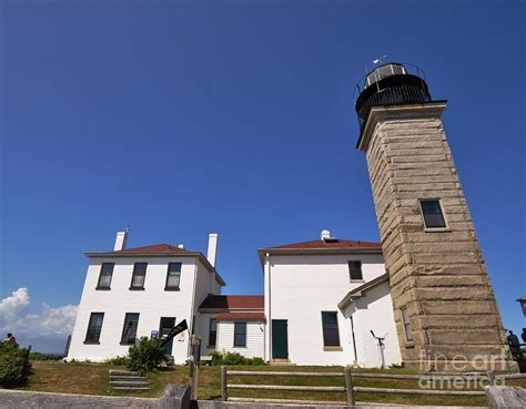 Beavertail Lighthouse Digital Art by Leslie Gilbertson - Fine Art America