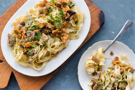 Tagliatelle con funghi misti, ricetta semplice e gustosa