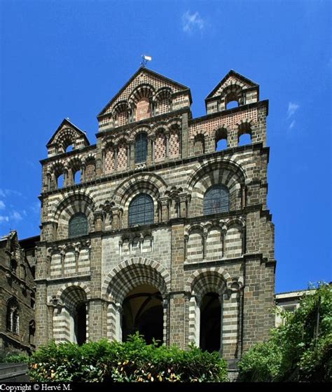 Photo : Façade de la cathédrale du Puy-en-Velay