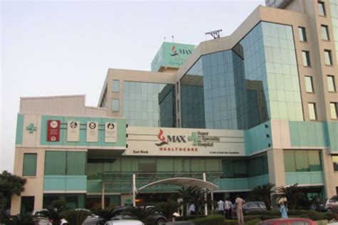 Top Healthcare Services at Max Hospital Delhi for Foreign Patients