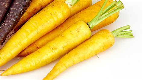 What Are Yellow Carrots And What Do They Taste Like?