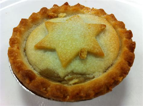 2011 Review: Iceland 18 Christmas Mince Pies - Mince Pie Club.