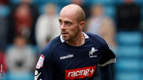 Jack Smith signs new two-year Millwall contract - BBC Sport