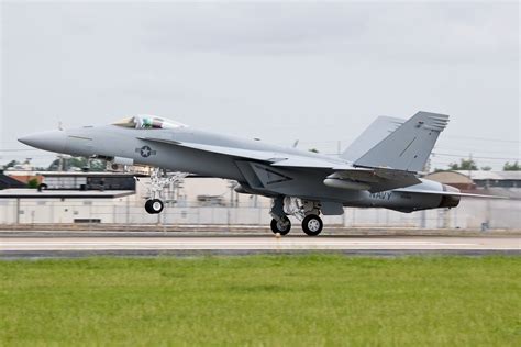 F18 Super Hornet Rotating Takeoff Aircraft Wallpaper 2073 - AERONEF.NET