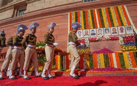 In photos: Ministers pay homage to victims of 2001 Parliament attack ...