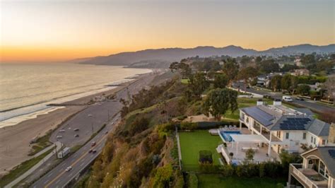 Inside a $30 Million Pacific Palisades Home With Ocean Views