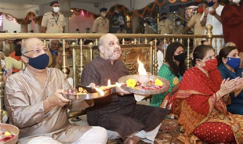 Gujarat Visit: Amit Shah performs 'aarti' at Jagannath Temple in ...