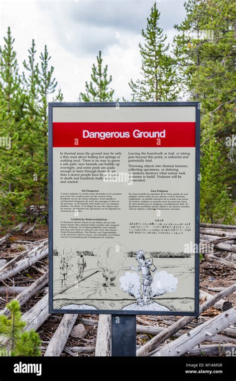 Yellowstone national park sign hi-res stock photography and images - Alamy