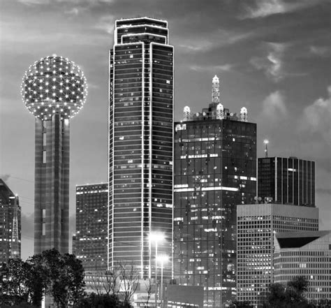 Dallas Skyline Black & White Canvas Art in 2020 | Dallas skyline, White ...