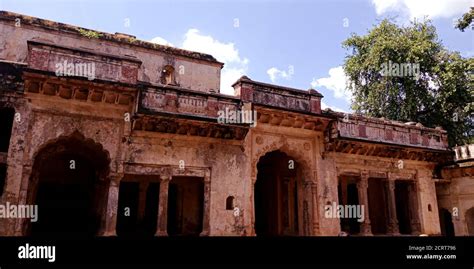 DISTRICT KATNI, INDIA - OCTOBER 10, 2019: Building architect at ancient fort in Vijayraghavgarh ...