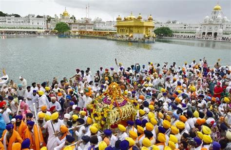 Covid norms forgotten as hundreds take part in nagar kirtan in Amritsar to mark 416th Parkash ...