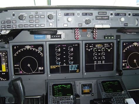 Boeing 717 Cockpit | Midwest Airlines 717 at Milwaukee, WI. … | Flickr
