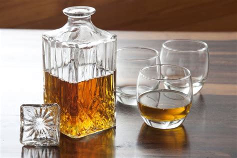 Whiskey decanter with glasses - Free Stock Image