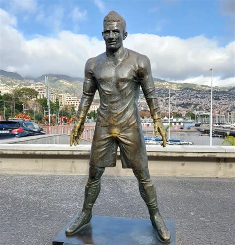 Life Size Bronze Statue of Ronaldo - Aongking Sculpture