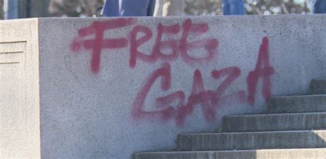 ThePatriotLight - Lincoln Memorial vandalized with pro-Palestine graffiti