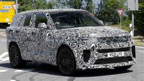 New Land Rover Range Rover Sport SVR Spied, Could Pack BMW Power