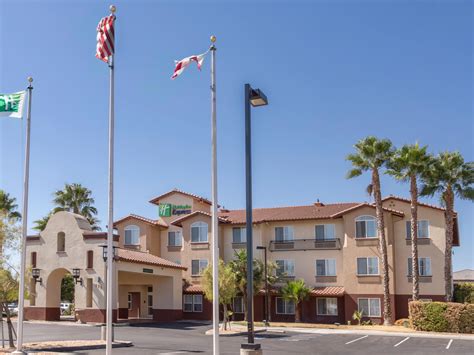 Holiday Inn Express & Suites Manteca City Center Hotel by IHG