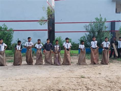 A sports festival was celebrated in Bhat Primary School of Daskroi Taluka | રમતોત્સવ: દસક્રોઇ ...