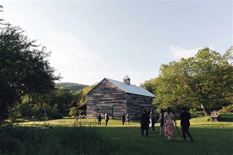 42 Barn Wedding Ideas for Any Style