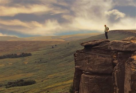 Explore Stanage Edge - LIVE FOR THE HILLS