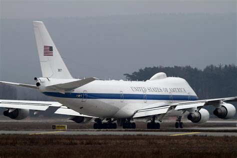 Boeing E-4B (747-200B) by PlaneSpotterJanB on DeviantArt