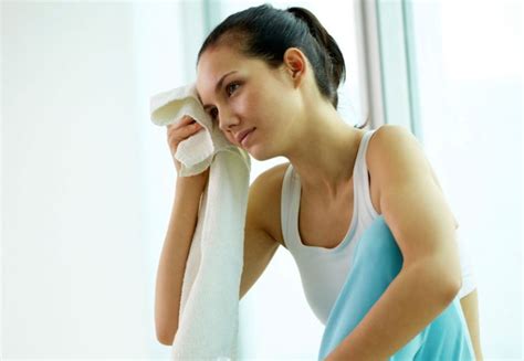 Excessive Sweating In Women: 3 Possible Causes & Solutions - Women Fitness