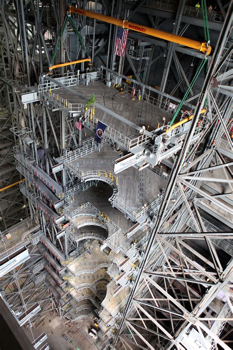 PHOTOS: Final SLS Work Platform Installed in KSC’s Vehicle Assembly ...