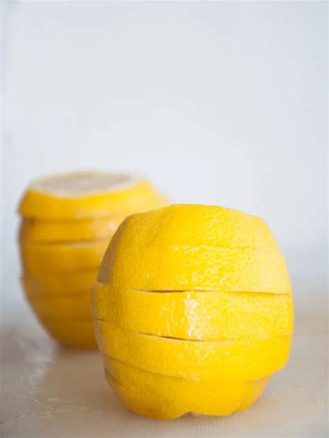 Kitchen Hack: Keep Lemon Slices in the freezer for immediate Lemon Water