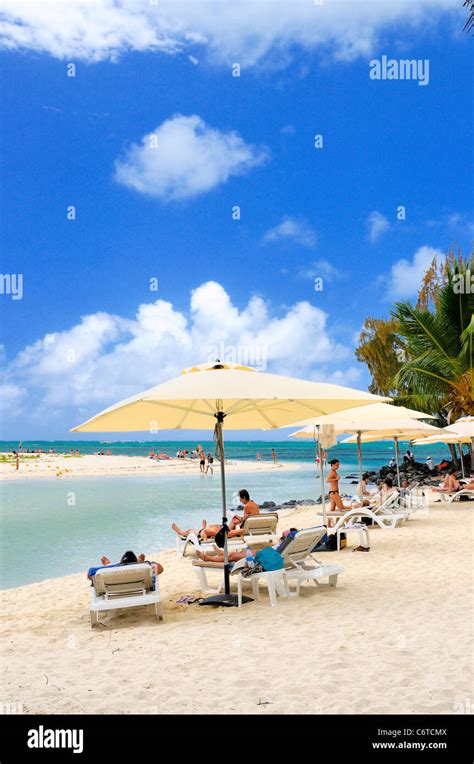 The beaches of Ile aux Cerfs and Ile de l'Est, Flacq, Mauritius Stock ...