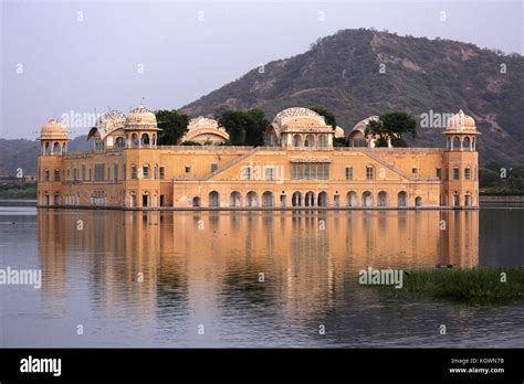 The Jai Mahal Lake Palace in Man Sagar Lake, Jaipur, Rajasthan, India ...