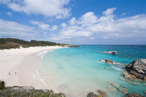 A Guide to Bermuda's Horseshoe Bay Beach