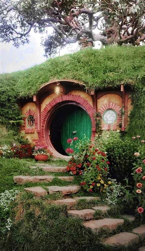 Hobbiton, The Shire, Middle Earth | Hobbit house, Fantasy landscape ...