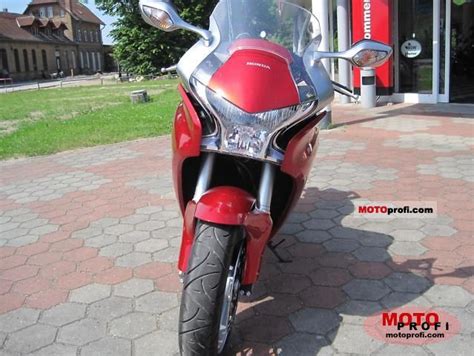 Honda VFR1200F 2011 Specs and Photos