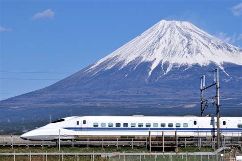 Speeds of 320km/h are easily experienced on the Shinkansen - By 2027 Maglev trains will run at ...