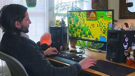 Stardew Valley creator Eric Barone finally has a decent desk | PC Gamer