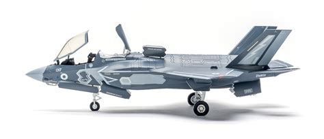 Build review of the Italeri F-35B Lightning II scale model aircraft kit ...