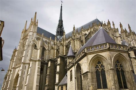 Gothic Architecture: 9 Iconic Cathedrals from the Depths of History ...