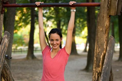 Dead Hang Exercise Benefits: You Can Do It Every Day! - Page 2 of 6 - Buzz Around Us ...