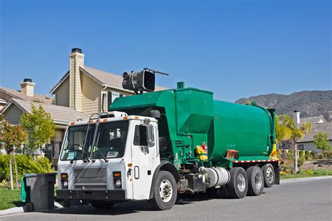 Pros and Cons of 4 Common Garbage Truck Types - nancyrubin