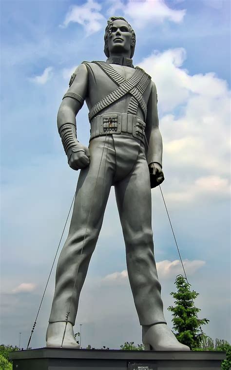 File:Michael Jackson sculpture.jpg - Wikimedia Commons