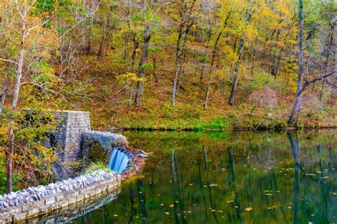 8 Incredible Spots to See Fall Foliage in Arkansas - Territory Supply