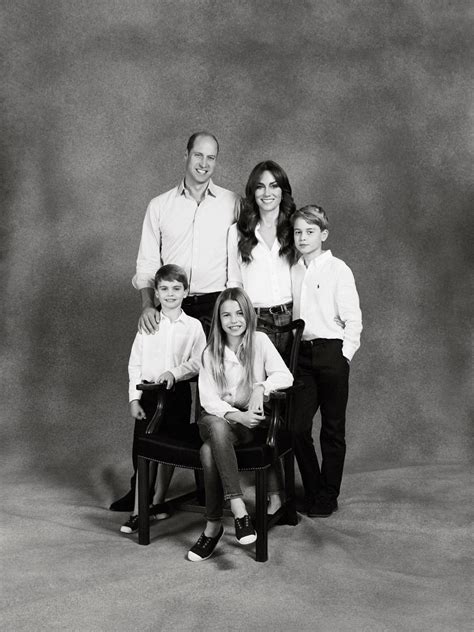 Prince William, Princess Kate share a new family photo on Christmas ...