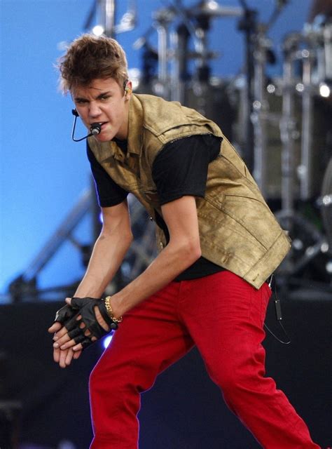 Justin Performing at MTV World Stage live in Malaysia - Justin Bieber ...