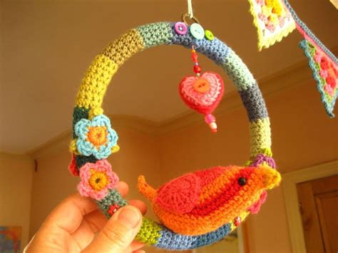 colgando de banderitas | Crochet baby mobiles, Crochet decoration, Crochet mobile