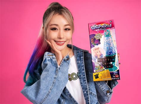 Lava Lamp Glitter.Photo by Wengie - The Hype Magazine