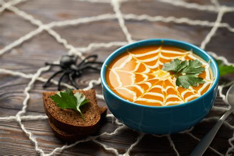 Pumpkin Spider Web Soup - Azuca